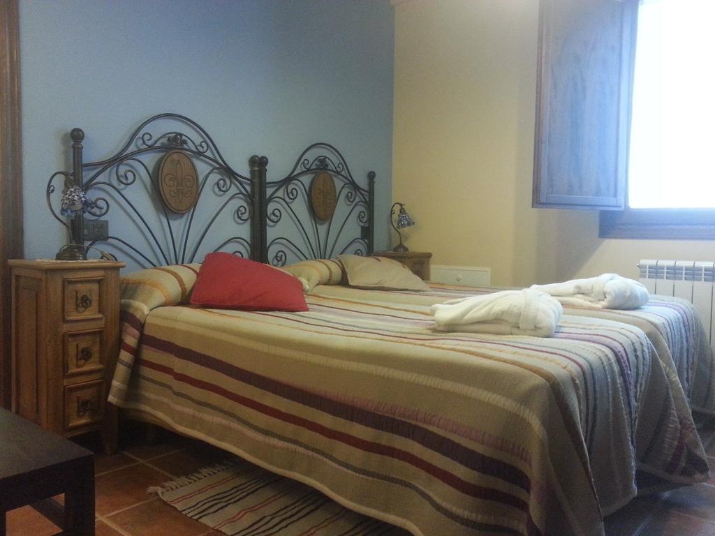 Hotel Rural El Horno De Aliaga Room photo